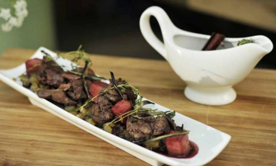 Рецепт куриная печенка с соусом из глинтвейна