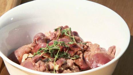 куриная печенка с соусом из глинтвейна