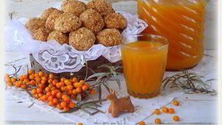 Печенье в кокосовых опилках и облепиховый кисель