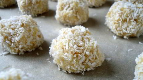 печенье в кокосовых опилках и облепиховый кисель