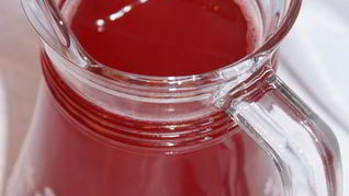 Клубнично-малиновый напиток с базиликом