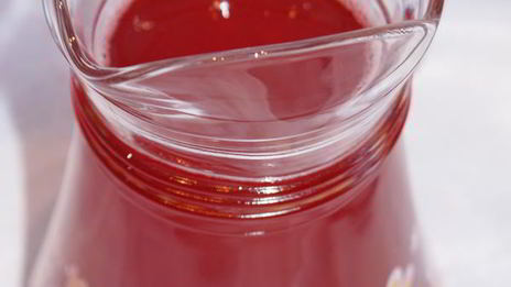 клубнично-малиновый напиток с базиликом