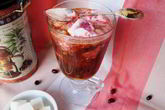 Кофе глясе с клубничным сорбе