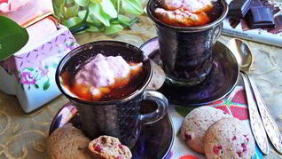 Кофе с малиновыми сливками