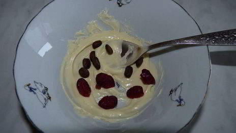 кофе с миндалем и кофейные зернышки в шоколаде