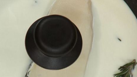 сибас в молоке с кофейным соусом капучино