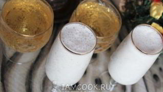 Коктейль из шампанского с мороженым и ананасом