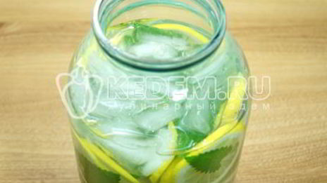 домашний лимонад с лимоном и мятой