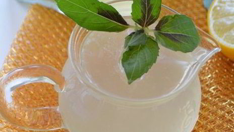 лимонад с базиликом и душистым перцем