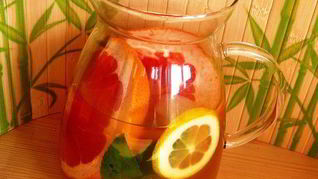 Цитрусовый лимонад на основе зеленого чая