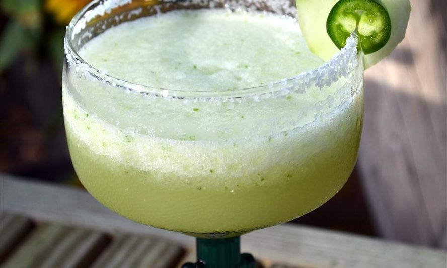 Рецепт мексиканский коктейль маргарита с перцем и огурцом