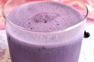 Молочный коктейль с черникой