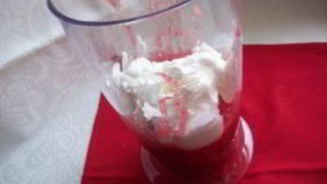 молочный коктейль с клубникой