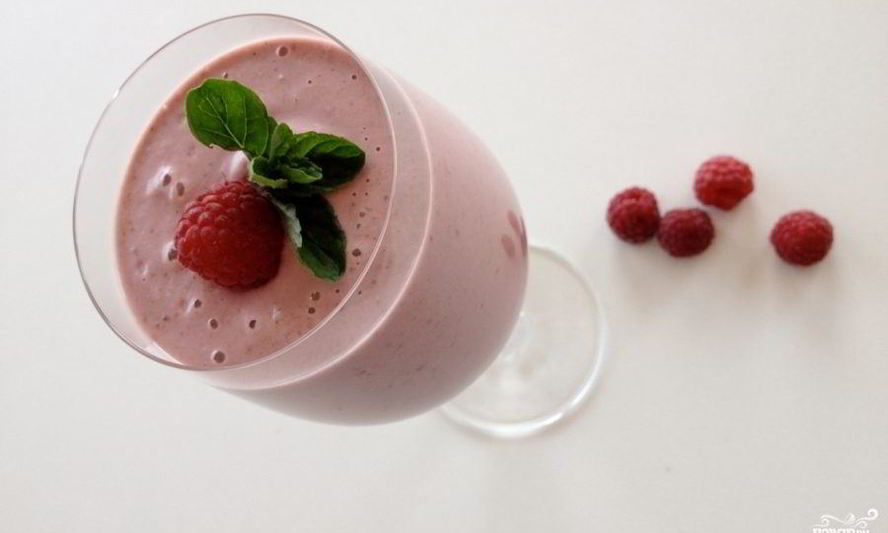 Рецепт молочный коктейль с малиной