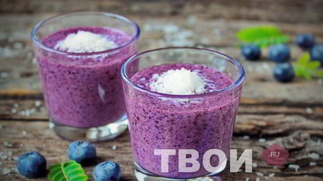 молочный коктейль в блендере