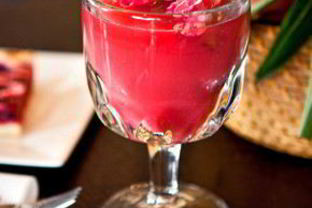 Пунш с лепестками роз