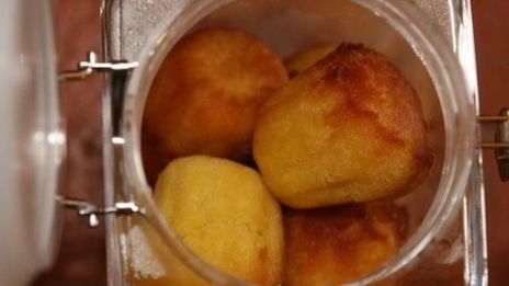 ромовые бабы с апельсиновым сиропом