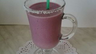 Бананово-черничный смузи