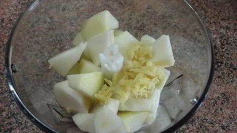 грушево-имбирный смузи с корицей