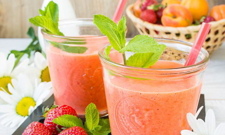 Рецепт клубнично-абрикосовый смузи на ряженке