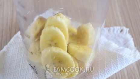 шоколадный смузи с бананом и кокосовым молоком