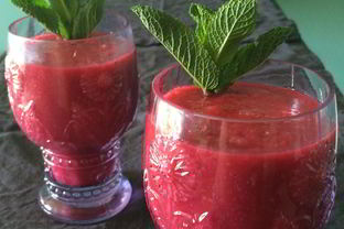 Смузи из ананаса с малиной