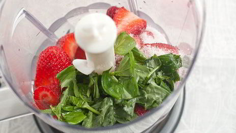 смузи из клубники с базиликом