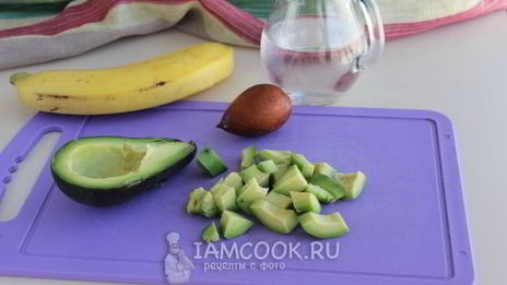 смузи с авокадо и бананом
