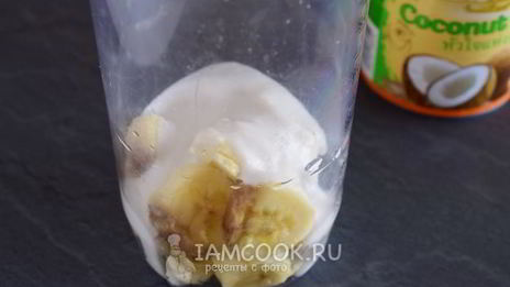 смузи с бананом и кокосовым молоком