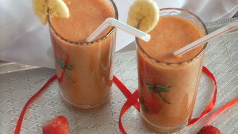 смузи с бананом и зеленым чаем