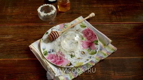 смузи с кокосовым молоком и черной смородиной