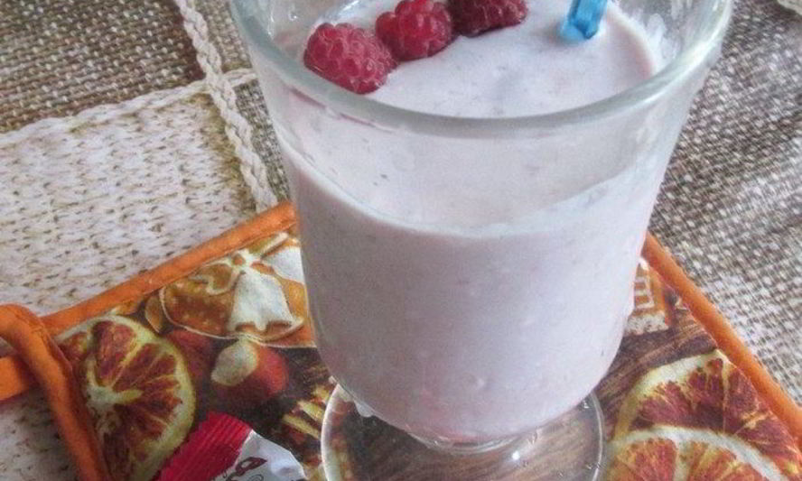 Рецепт смузи с малиной и творогом