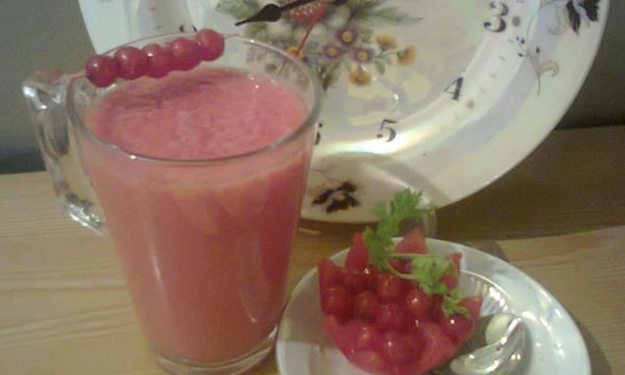 Рецепт смузи с помидором и смородиной