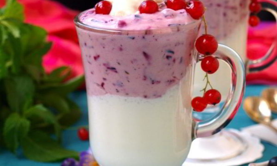 Рецепт смузи с творогом и черной смородиной