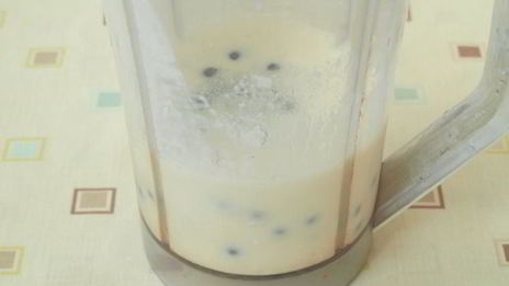 смузи с творогом и черной смородиной