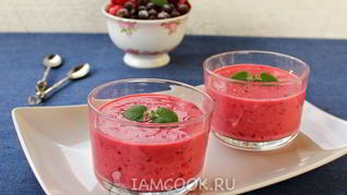 Смузи с ягодами, имбирем и овсянкой