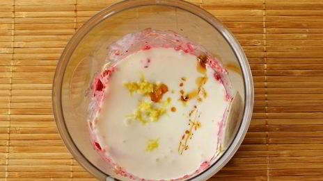 смузи с ягодами, имбирем и овсянкой