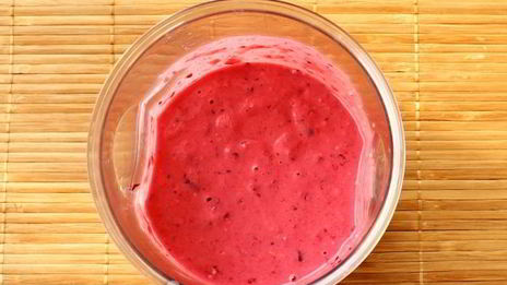 смузи с ягодами, имбирем и овсянкой