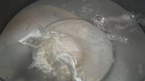 цитрусовый смузи и тост с яйцом пашот