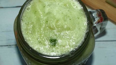 яблочный смузи с кабачком и сельдереем