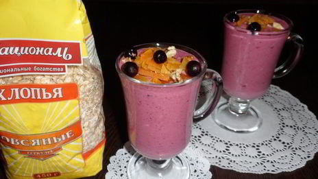 ягодный смузи с овсяными хлопьями
