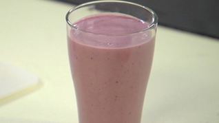 Ягодный коктейль с авокадо