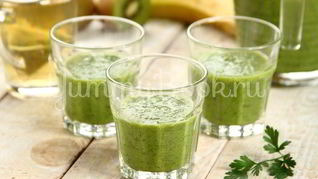Здоровый коктейль с петрушкой