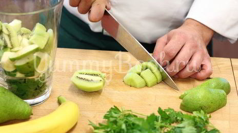 здоровый коктейль с петрушкой