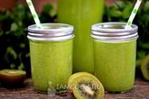 Зеленый коктейль из сельдерея со щавелем