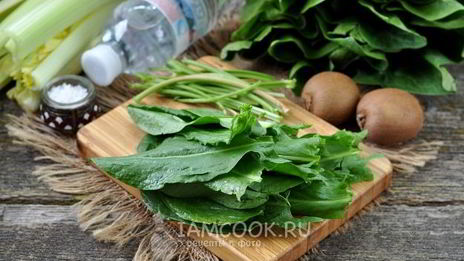 зеленый коктейль из сельдерея со щавелем