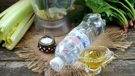 зеленый коктейль из сельдерея со щавелем