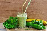 Зеленый коктейль на греческом йогурте