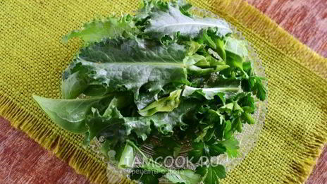 зеленый коктейль на греческом йогурте