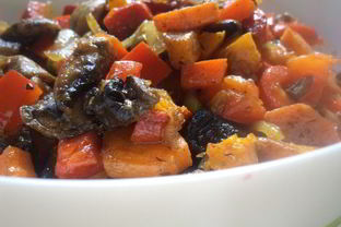 Горячий овощной салат с шампиньонами